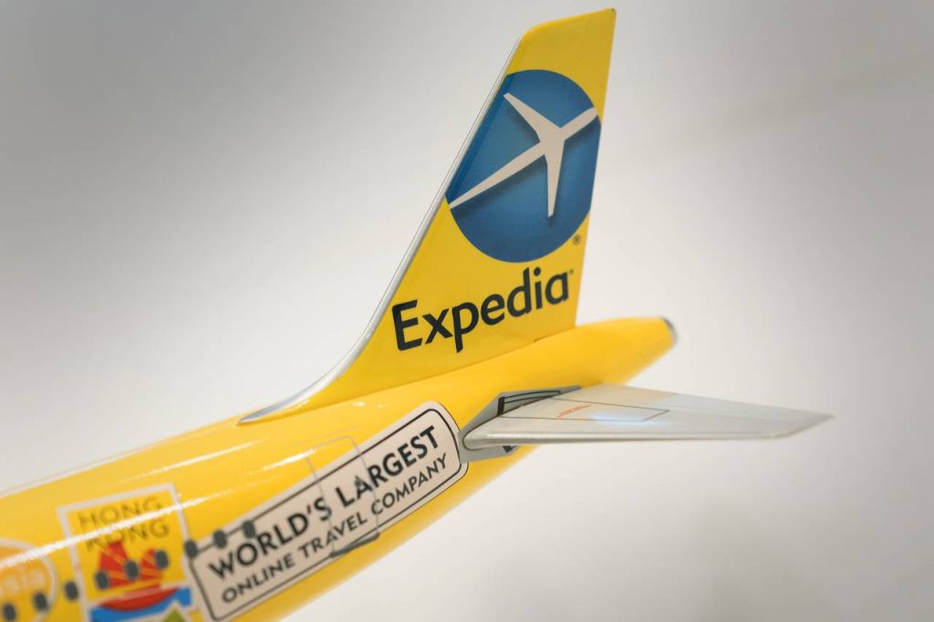 does expedia take crypto